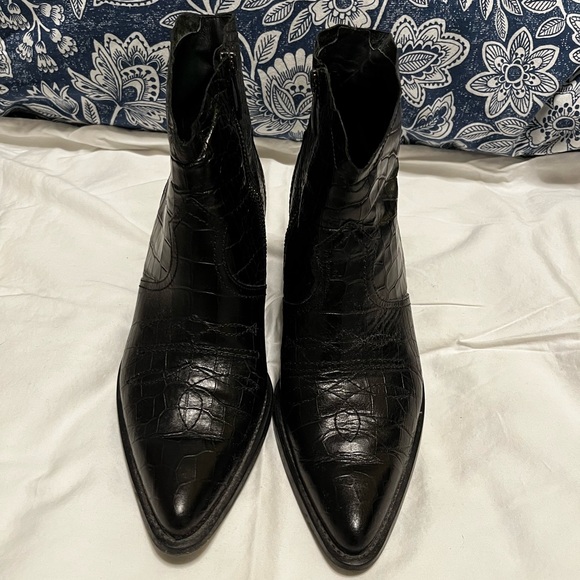 Paul Green Shoes - Paul Green, Black Croc-Embossed Ankle Boots